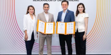 (L-R): Mandy Phang, Group Head, Brand, Communications & Sustainability, Asia OneHealthcare; Anwar Anis Anis Ahmad, Chief Commercial Officer, Asia OneHealthcare; How Lih Ren, Chief Business Officer, U Mobile; and Esther Chan, Head of Corporate Segment, U Mobile.