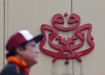 KUALA LUMPUR, 23 Nov -- Ibu Pejabat UMNO dI Menara Dato Onn hari ini masih menjadi tumpuan pihak media dan orang awam yang menantikan perkembangan terkini politik negara pada hari keempat selepas Pilihan Raya Umum ke-15 (PRU15) Sabtu lepas.

Setakat 1 tengah hari, tiada kenderaan yang membawa pemimpin UMNO tiba di sini kerana difahamkan Presiden UMNO Datuk Seri Ahmad Zahid Hamidi mengadakan pertemuan dengan ahli parlimen Barisan Nasional di Hotel St Regis Kuala Lumpur.

--fotoBERNAMA (2022) HAK CIPTA TERPELIHARA