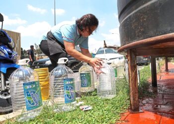 0162202831 Madam Ooi
 Residents from section 17,  getting water at water supply station located near Jalan Harapan Petaling jaya. to follow up on unscheduled water disruption story.  (July 24 2024) — ART CHEN/The Star

Reporter: Jade Chan / Sheila