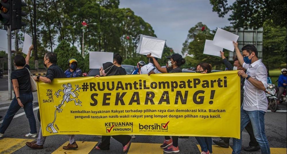 [Image: anti-party_hopping_law_memorandum_bersih...__full.jpg]