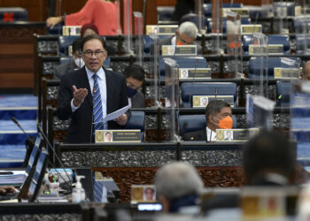 KUALA LUMPUR, 11 April -- Ketua Pembangkang merangkap Ahli Parlimen Port Dickson Datuk Seri Anwar Ibrahim ketika hadir pada Mesyuarat Khas Penggal Kelima Majlis Parlimen Ke-14 di Bangunan Parlimen hari ini.

--fotoBERNAMA (2022) HAK CIPTA TERPELIHARA