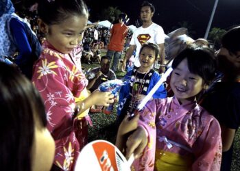 SHAH ALAM, MALAYSIA - JULY 06: Local and Japanese kids mingle during the Bon Odori festival on July 6, 2013 in Shah Alam, Malaysia. Malaysian and Japanese residents celebrate the Bon Odori festival which is held every summer to honor the spirits of ancestors who have passed away. (Photo by Rahman Roslan/Getty Images)