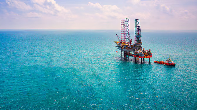 OPEC+ adjusts strategy to protect prices amid looming 2026 oil glut