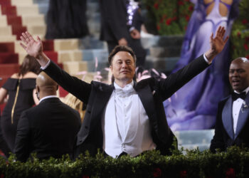 Elon Musk arrives at the In America: An Anthology of Fashion themed Met Gala at the Metropolitan Museum of Art in New York City, New York, U.S., May 2, 2022. REUTERS/Brendan Mcdermid