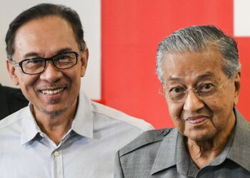 (FILES) In this file photo taken on June 1, 2018, Malaysia's Prime Minister Mahathir Mohamad (R) and politician Anwar Ibrahim leave after a press conference in Kuala Lumpur. - Malaysian politics was in turmoil on February 24, 2020 after leader-in-waiting Anwar Ibrahim denounced a "betrayal" by coalition partners he said were trying to bring down the government, two years after it stormed to victory. (Photo by Mohd RASFAN / AFP)
