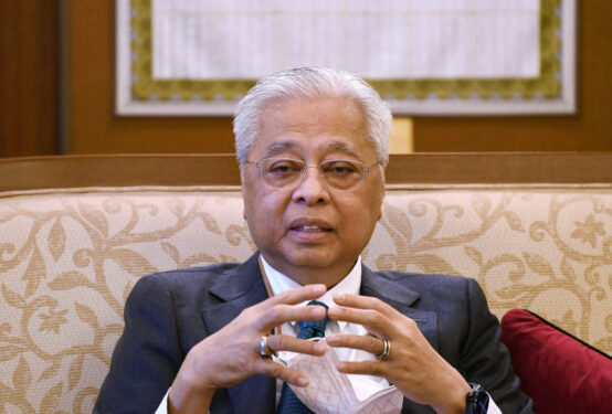 Former PM Ismail persists with EPF withdrawal