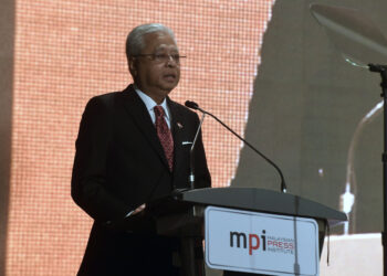 KUALA LUMPUR, 20 Ogos -- Naib Presiden UMNO Datuk Seri Ismail Sabri Yaakob dilantik sebagai Perdana Menteri Kesembilan.

Pelantikan itu diperkenan Yang di-Pertuan Agong Al-Sultan Abdullah Riayatuddin Al-Mustafa Billah Shah selaras dengan Perkara 40(2)(a) dan Perkara 43(2)(a) Perlembagaan Persekutuan, selepas mengadakan Perbincangan Khas Raja-raja Melayu selama dua jam di Istana Negara hari ini.

-- fotoBERNAMA (2021) HAK CIPTA TERPELIHARA


KUALA LUMPUR, Aug 20 -- UMNO vice-president Datuk Seri Ismail Sabri Yaakob has been appointed as the countrys 9th Prime Minister.

The appointment was consented by the Yang di-Pertuan Agong Al-Sultan Abdullah Riayatuddin Al-Mustafa Billah Shah in accordance with Article 40(2)(a) and Article 43(2)(a) of the Federal Constitution, after a two-hour discussion with the Malay rulers at Istana Negara today.

-- fotoBERNAMA (2021) COPYRIGHTS RESERVED