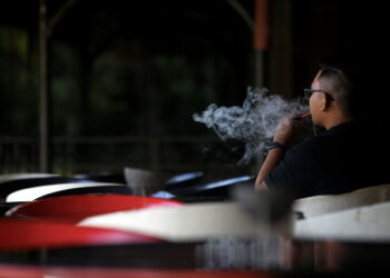 SEREMBAN, 14 Feb -- Kementerian Kesihatan Malaysia (KKM) mempergiatkan penguatkuasaan undang-undang terhadap larangan merokok di premis makanan dan akan mengambil tindakan secara tegas menerusi penguatkuasaan tersebut.

Selain itu, kerajaan turut merancang untuk mengharamkan produk tembakau terhadap generasi akan datang dengan melarang penjualan rokok dan produk tembakau kepada golongan yang dilahirkan selepas 2005 seperti yang dimaklumkan oleh Menteri Kesihatan Khairy Jamaluddin baru-baru ini. 

-- fotoBERNAMA (2022) HAK CIPTA TERPELIHARA